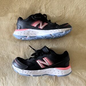 New Balance shoes. EUC Kids Size 13.